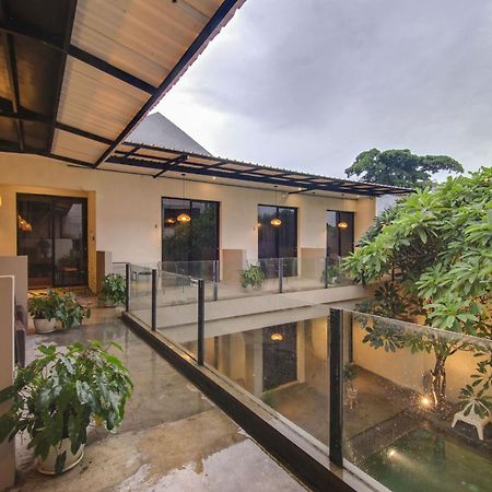 Escotel Casa De Luga Jakarta Extérieur photo