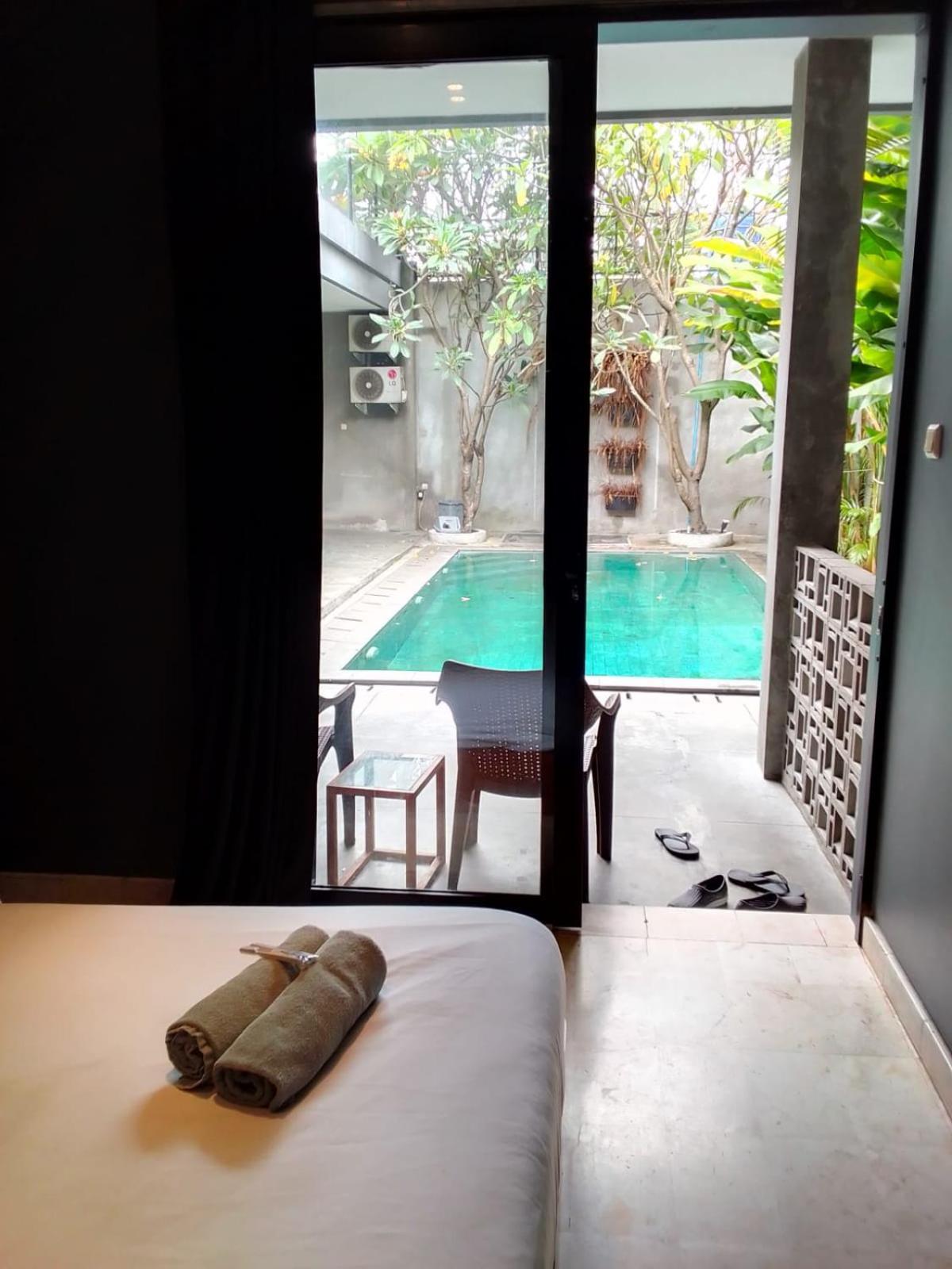 Escotel Casa De Luga Jakarta Extérieur photo