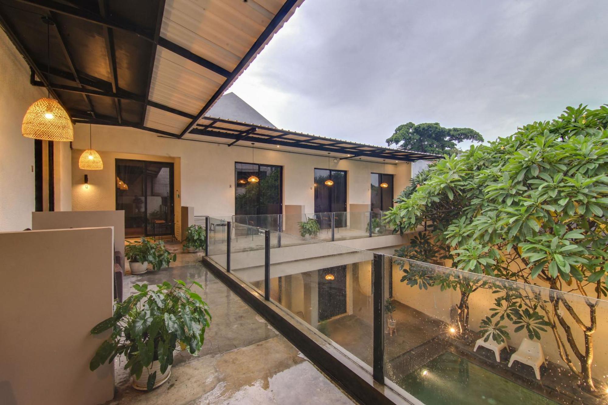 Escotel Casa De Luga Jakarta Extérieur photo