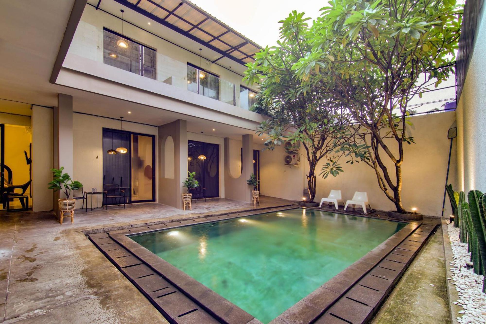 Escotel Casa De Luga Jakarta Extérieur photo