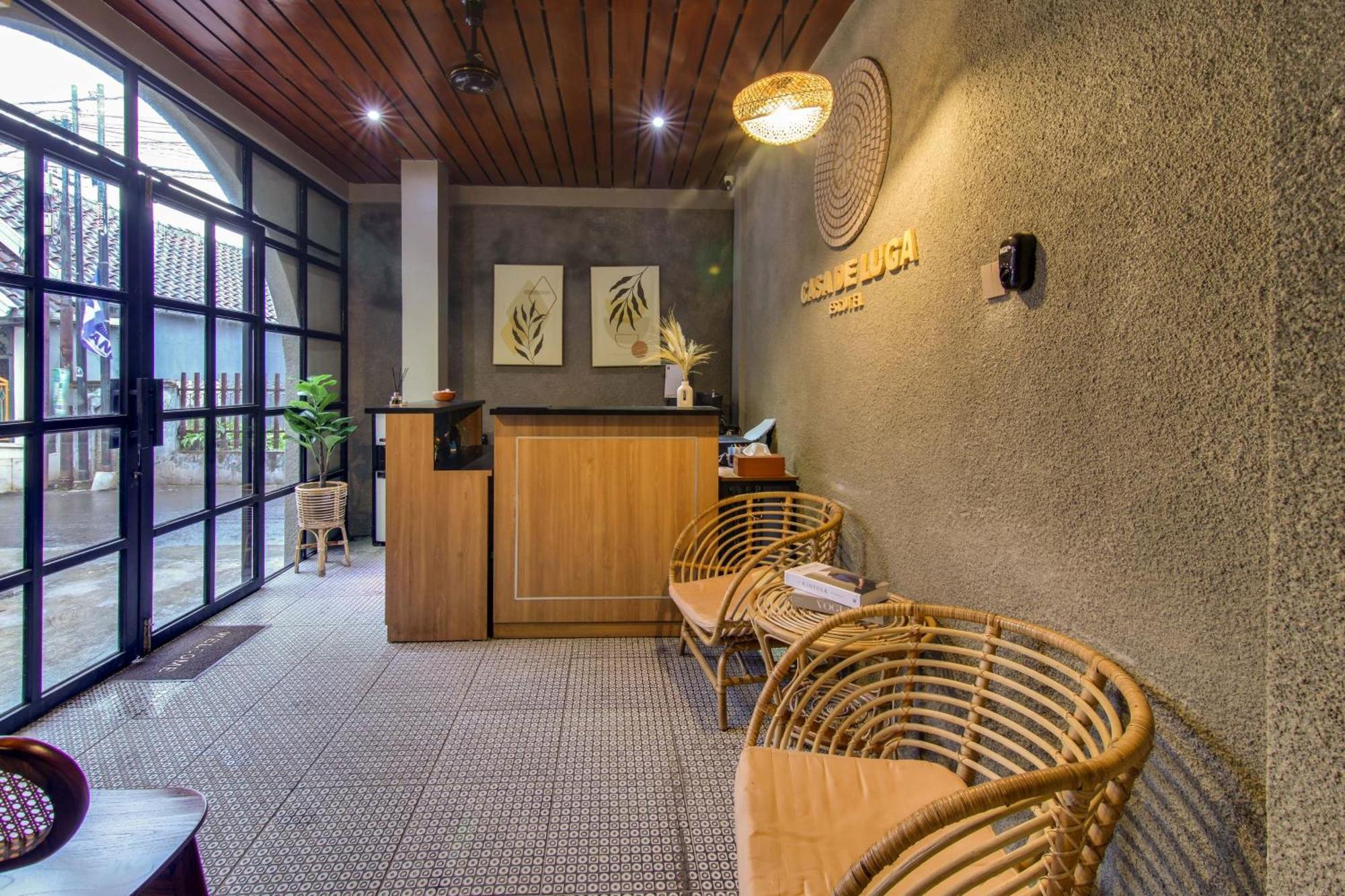 Escotel Casa De Luga Jakarta Extérieur photo